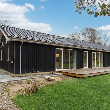 3 Bedroom Gorgeous In Logstor 펜션 Løgsted